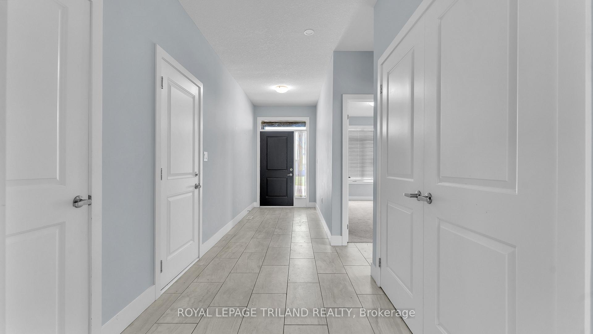 Photo 4 of 2284 Evans Boulevard, London, South U — HOMEH