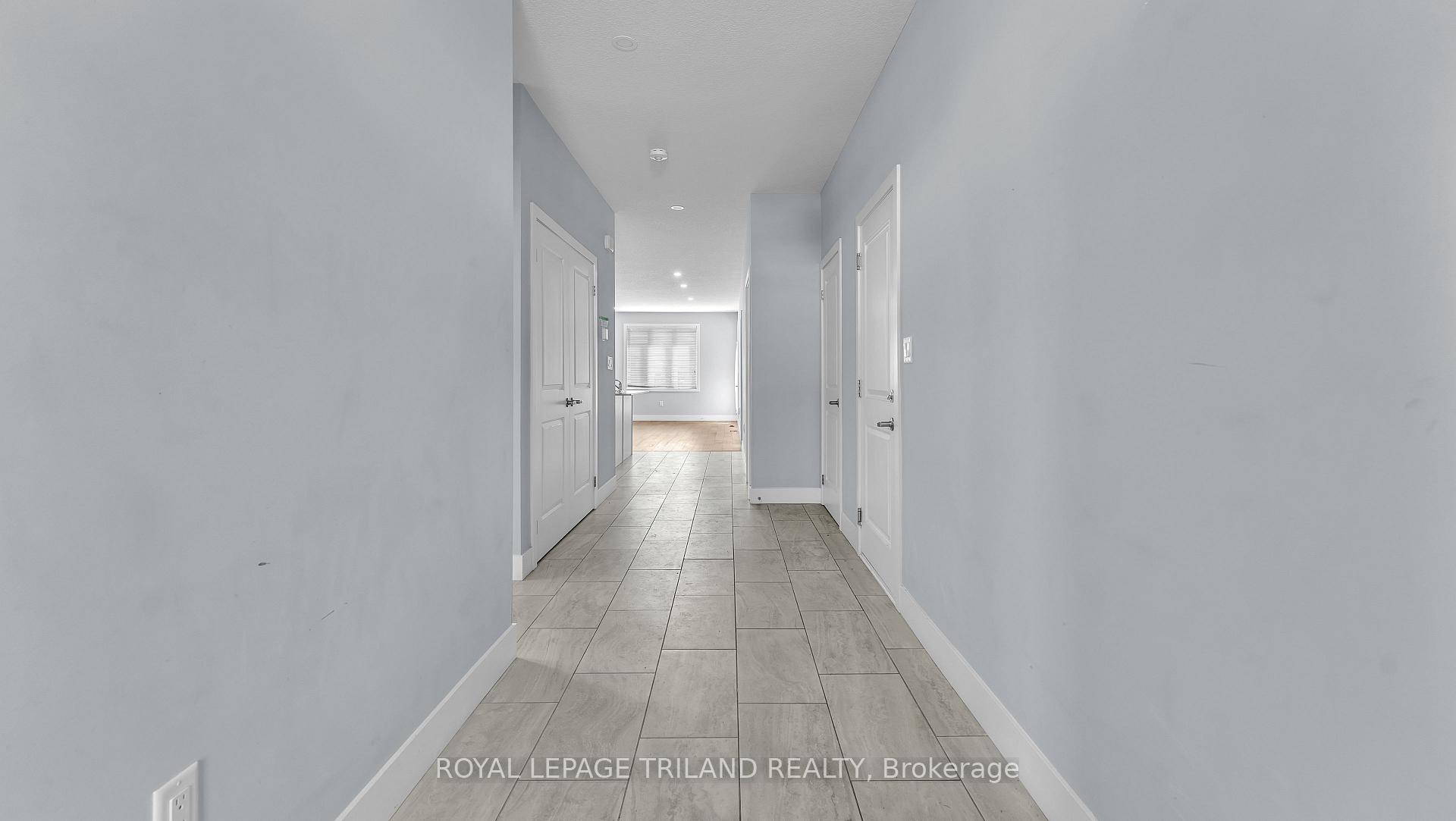 Photo 5 of 2284 Evans Boulevard, London, South U — HOMEH