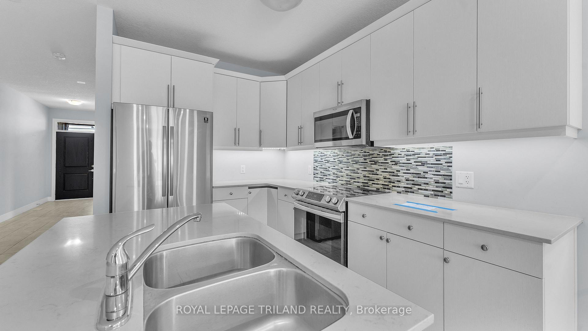 Photo 12 of 2284 Evans Boulevard, London, South U — HOMEH
