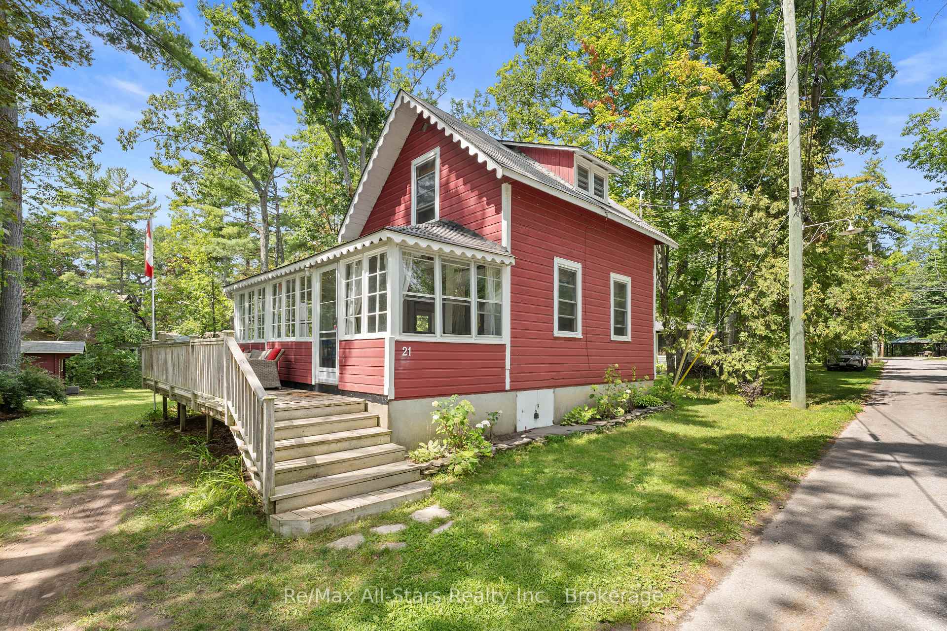 Photo 2 of 21 Third Street, Kawartha Lakes, Fenelon — HOMEH