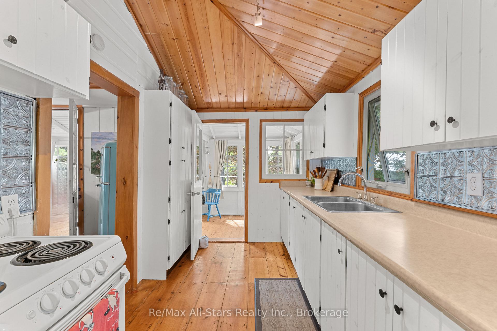 Photo 14 of 21 Third Street, Kawartha Lakes, Fenelon — HOMEH