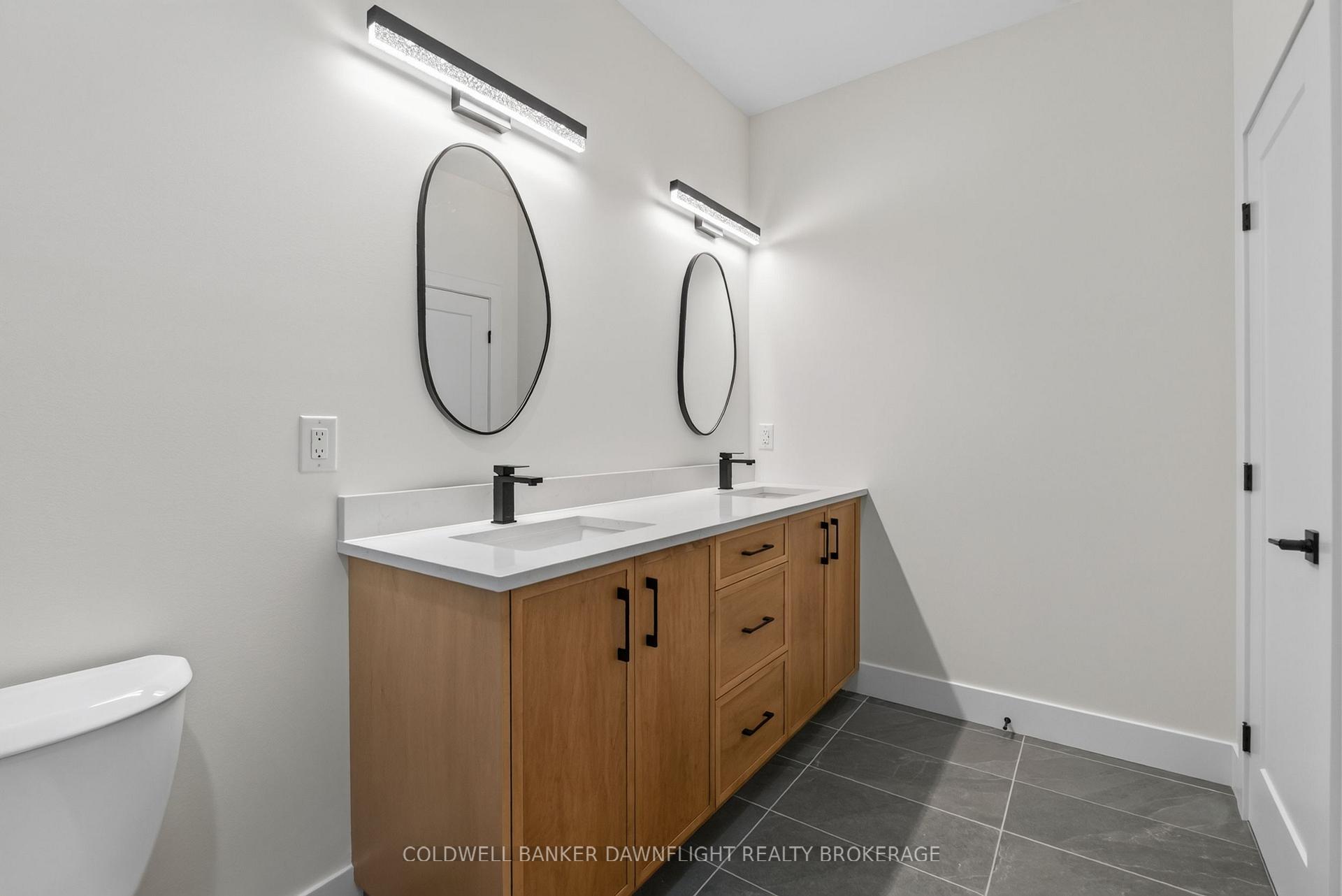 Photo 17 of 117 James Street, North Middlesex, Ailsa Craig — HOMEH