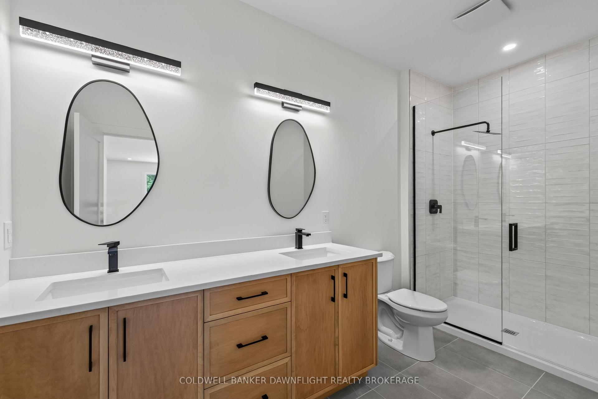 Photo 17 of 119 James Street, North Middlesex, Ailsa Craig — HOMEH