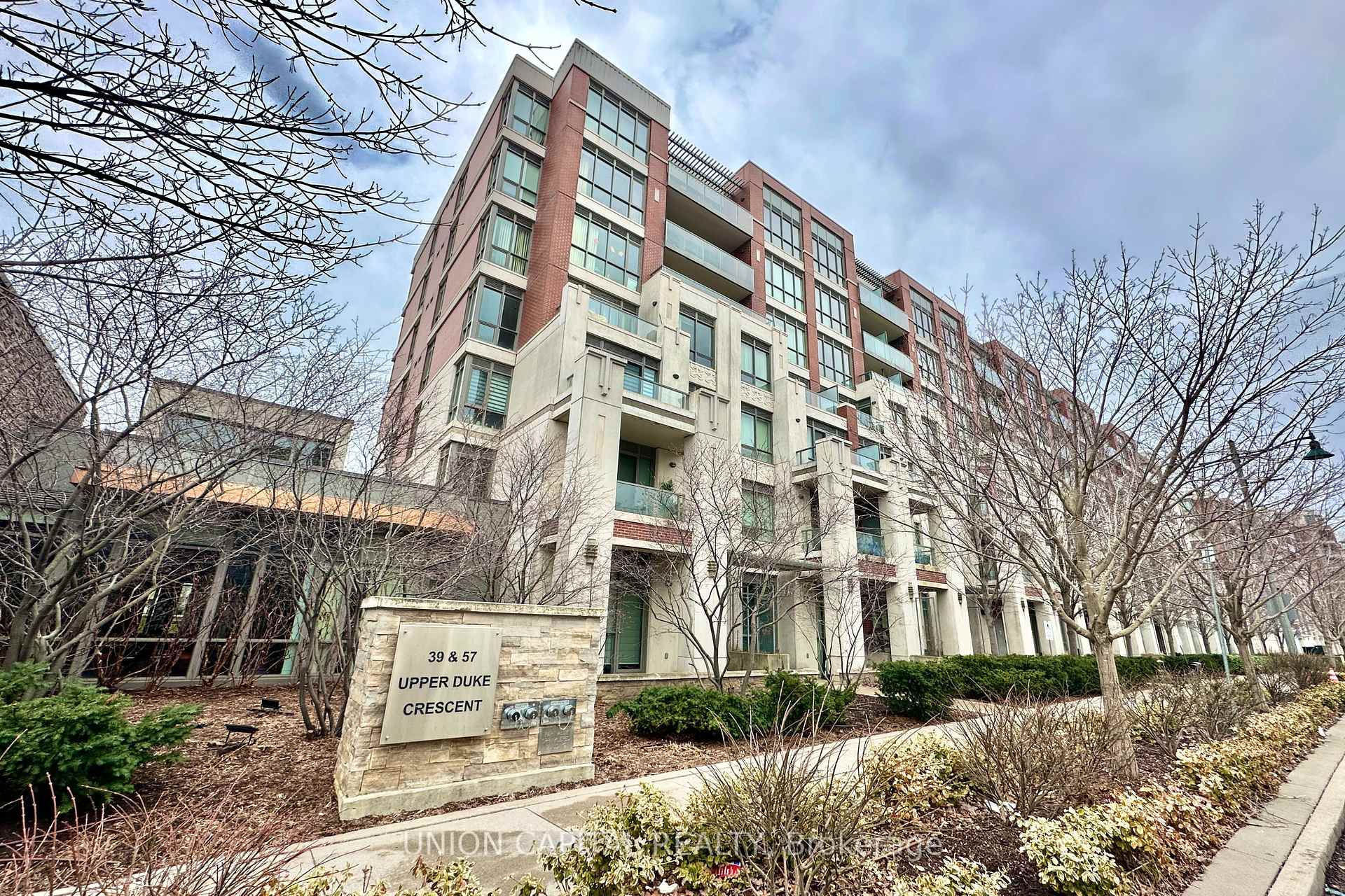 Photo 2 of Unit 120, 39 Upper Duke Crescent, Markham, Unionville — HOMEH