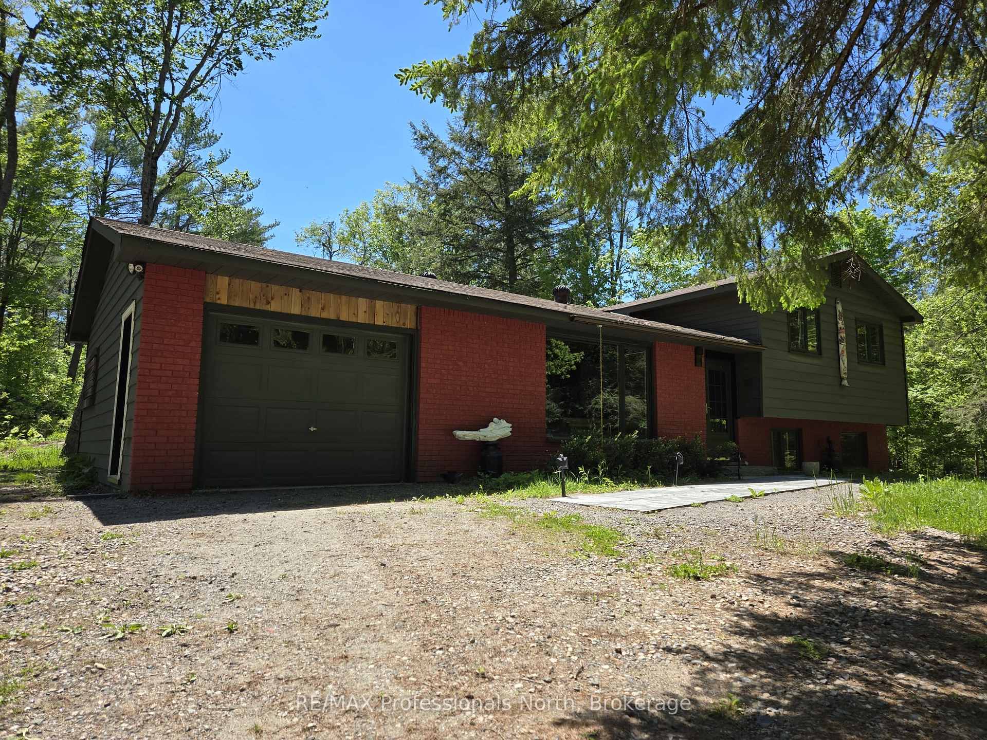 Photo 1 of 1460 Peterson Road, Bracebridge, Draper — HOMEH