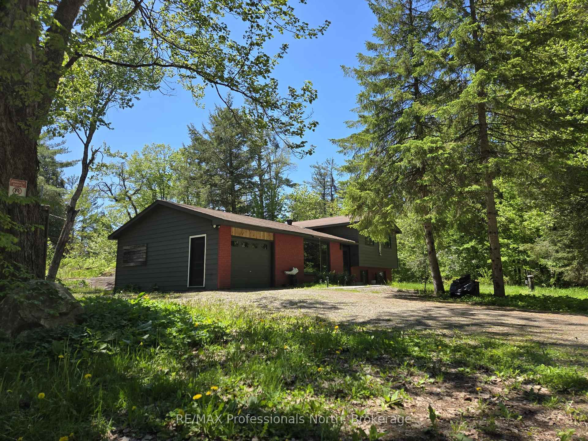Photo 2 of 1460 Peterson Road, Bracebridge, Draper — HOMEH