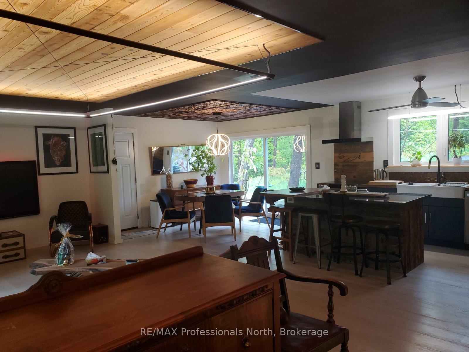 Photo 3 of 1460 Peterson Road, Bracebridge, Draper — HOMEH