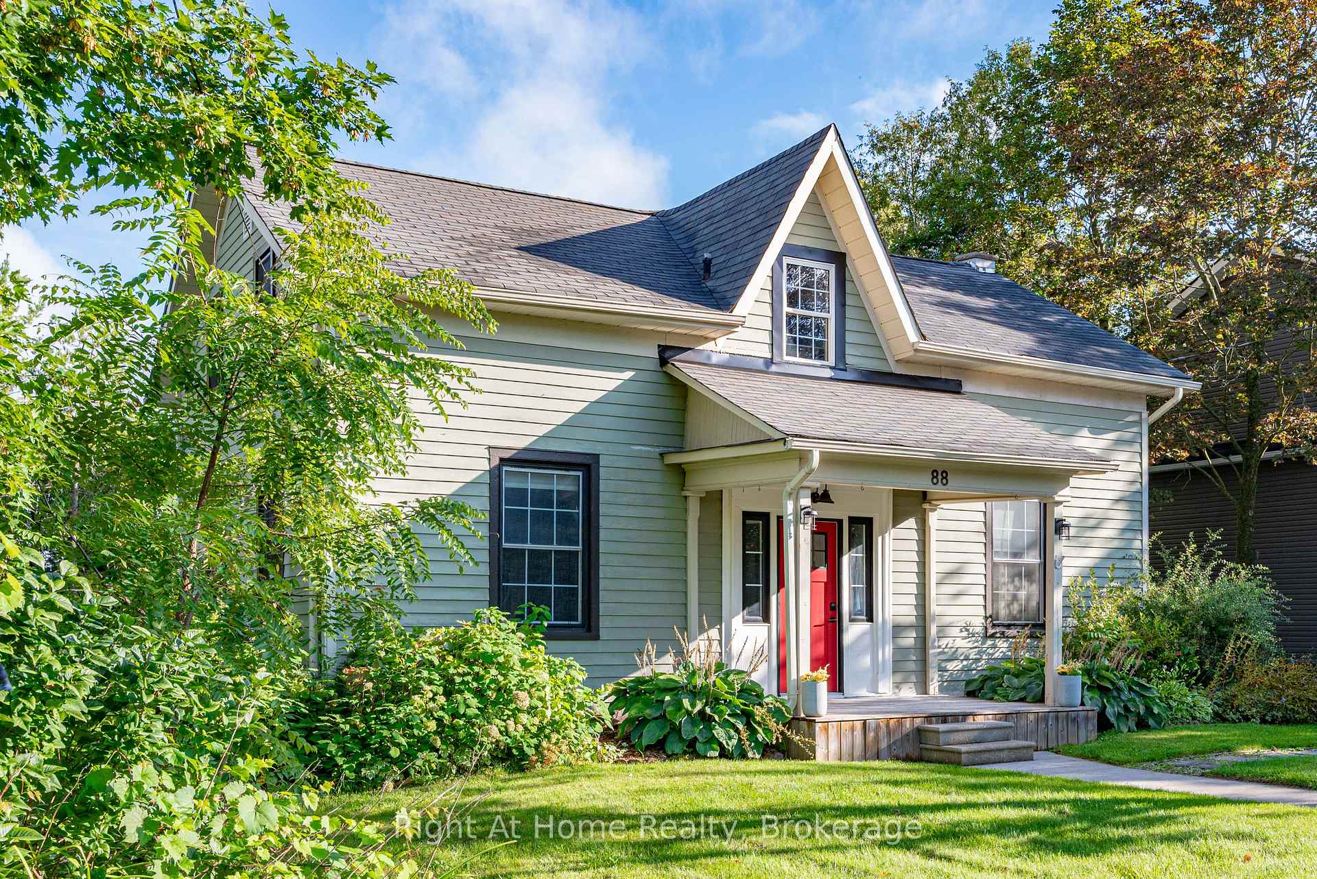 Photo of 88 King Street E