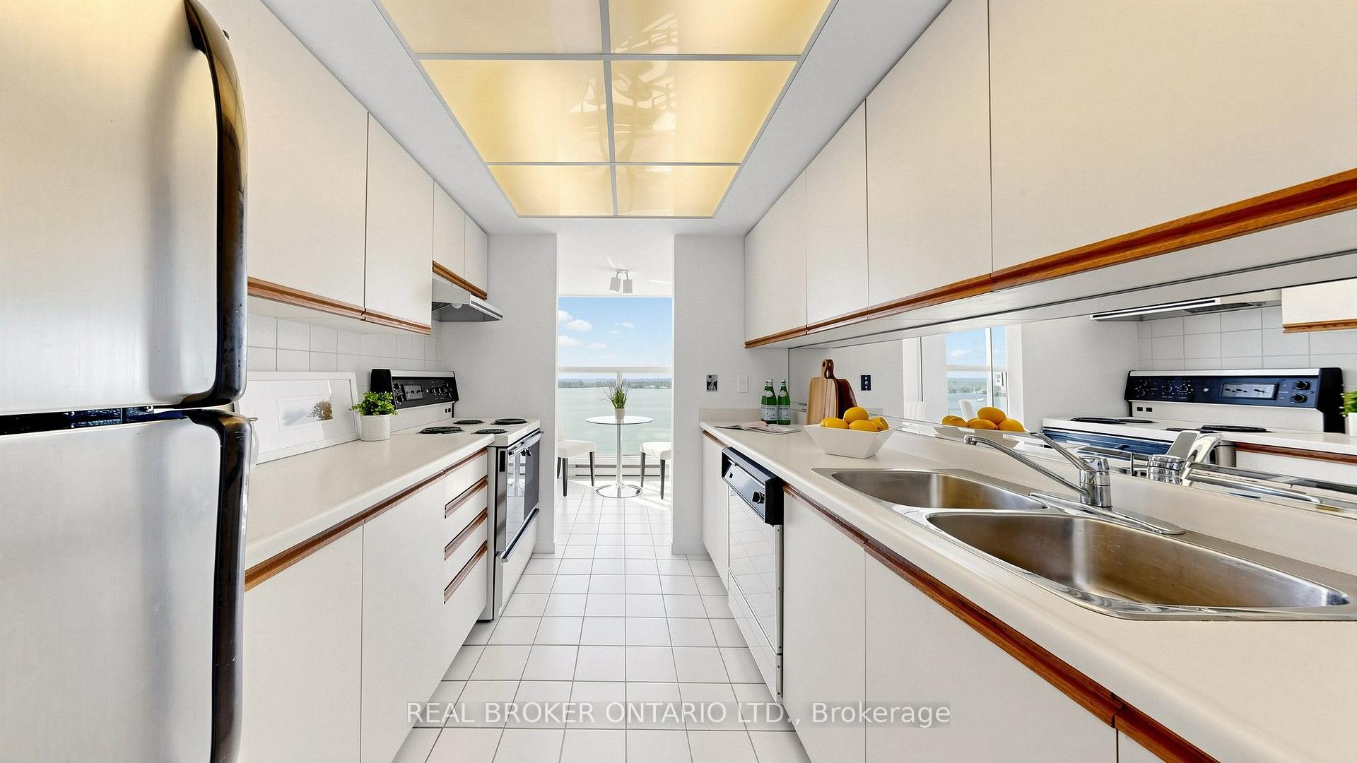Photo 4 of Unit 2108, 99 Harbour Square, Toronto, Waterfront Communities — HOMEH