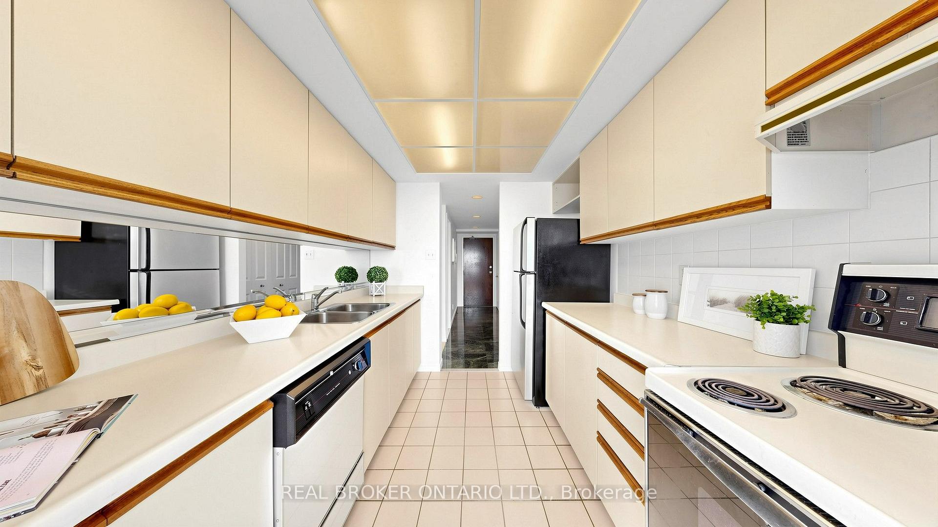 Photo 5 of Unit 2108, 99 Harbour Square, Toronto, Waterfront Communities — HOMEH