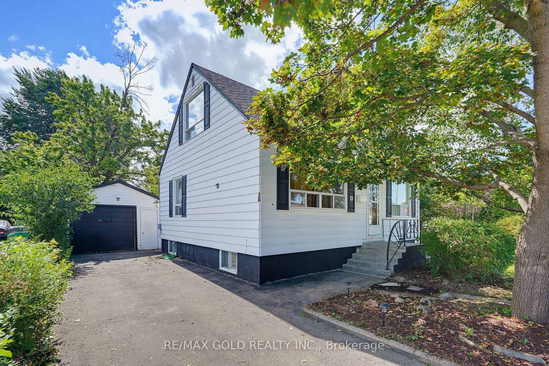 Photo 1 of 23 Pleasantview Avenue, Brampton, Brampton West — HOMEH