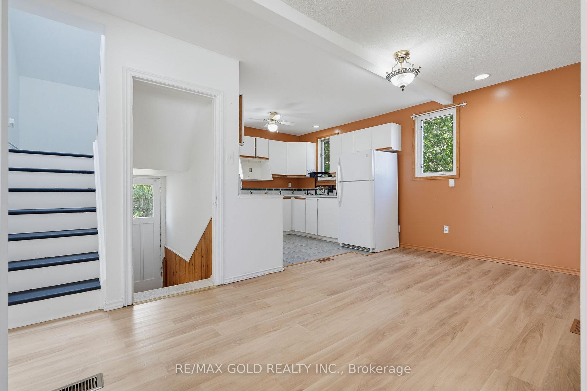 Photo 10 of 23 Pleasantview Avenue, Brampton, Brampton West — HOMEH