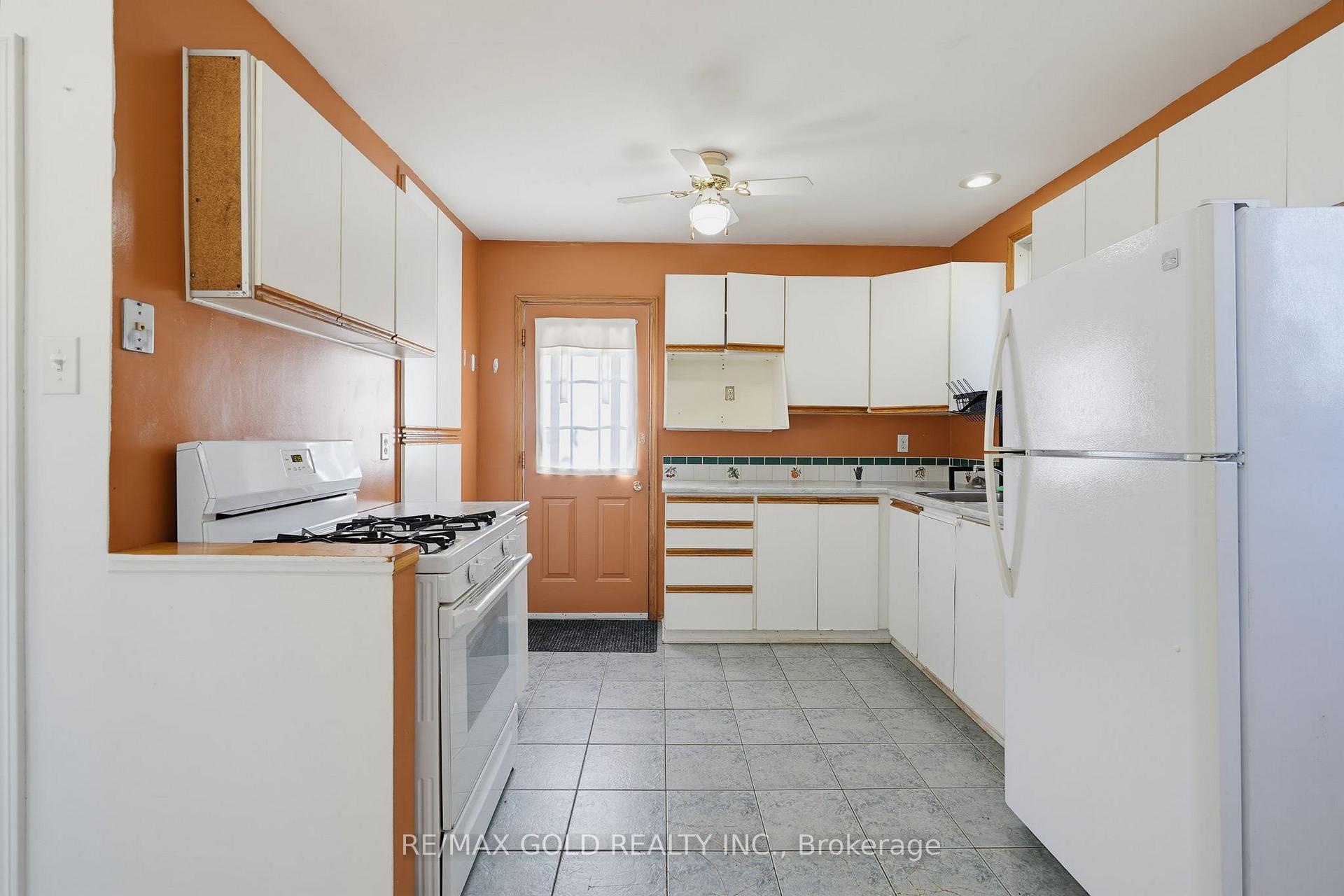 Photo 12 of 23 Pleasantview Avenue, Brampton, Brampton West — HOMEH