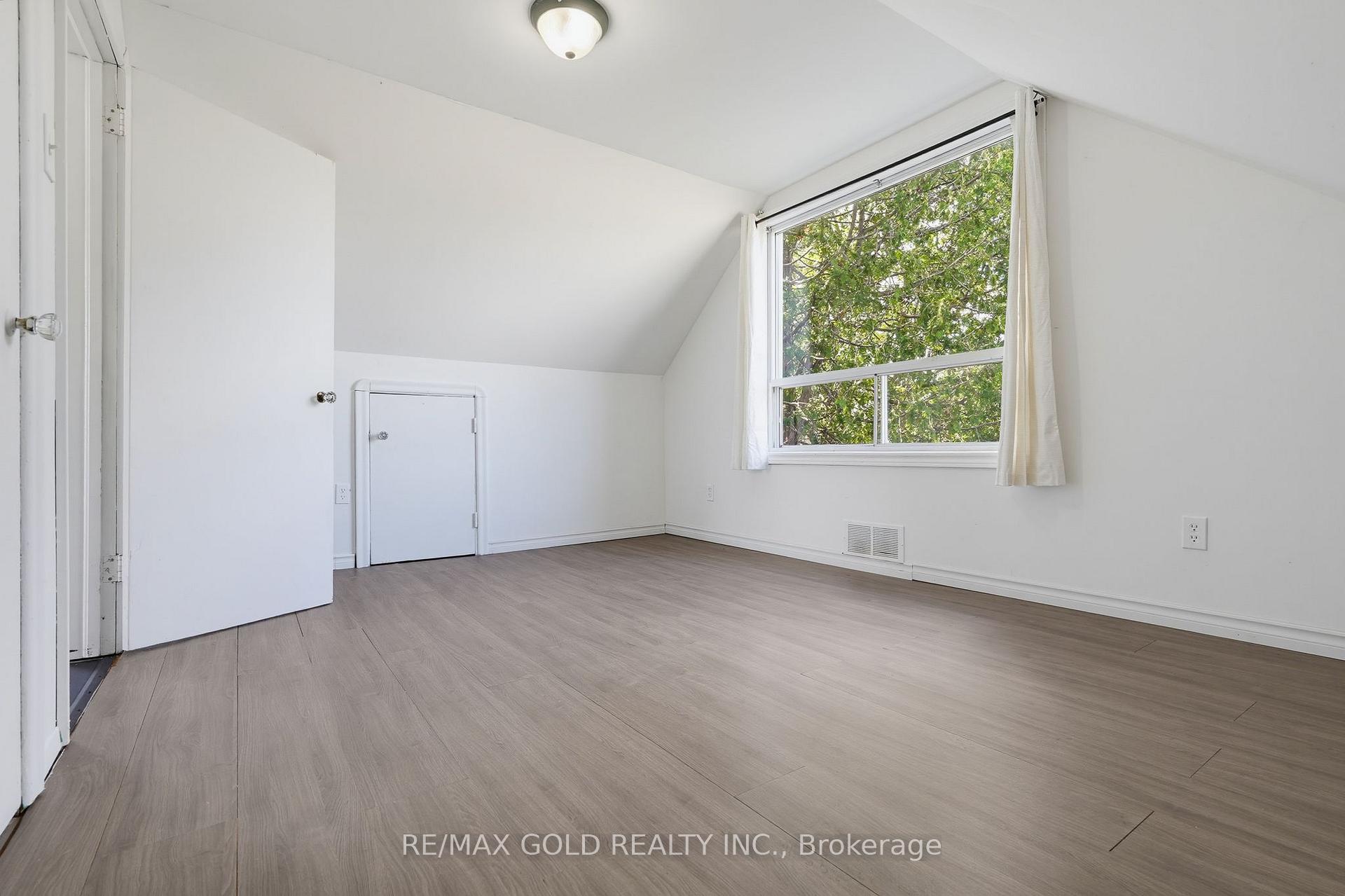 Photo 15 of 23 Pleasantview Avenue, Brampton, Brampton West — HOMEH