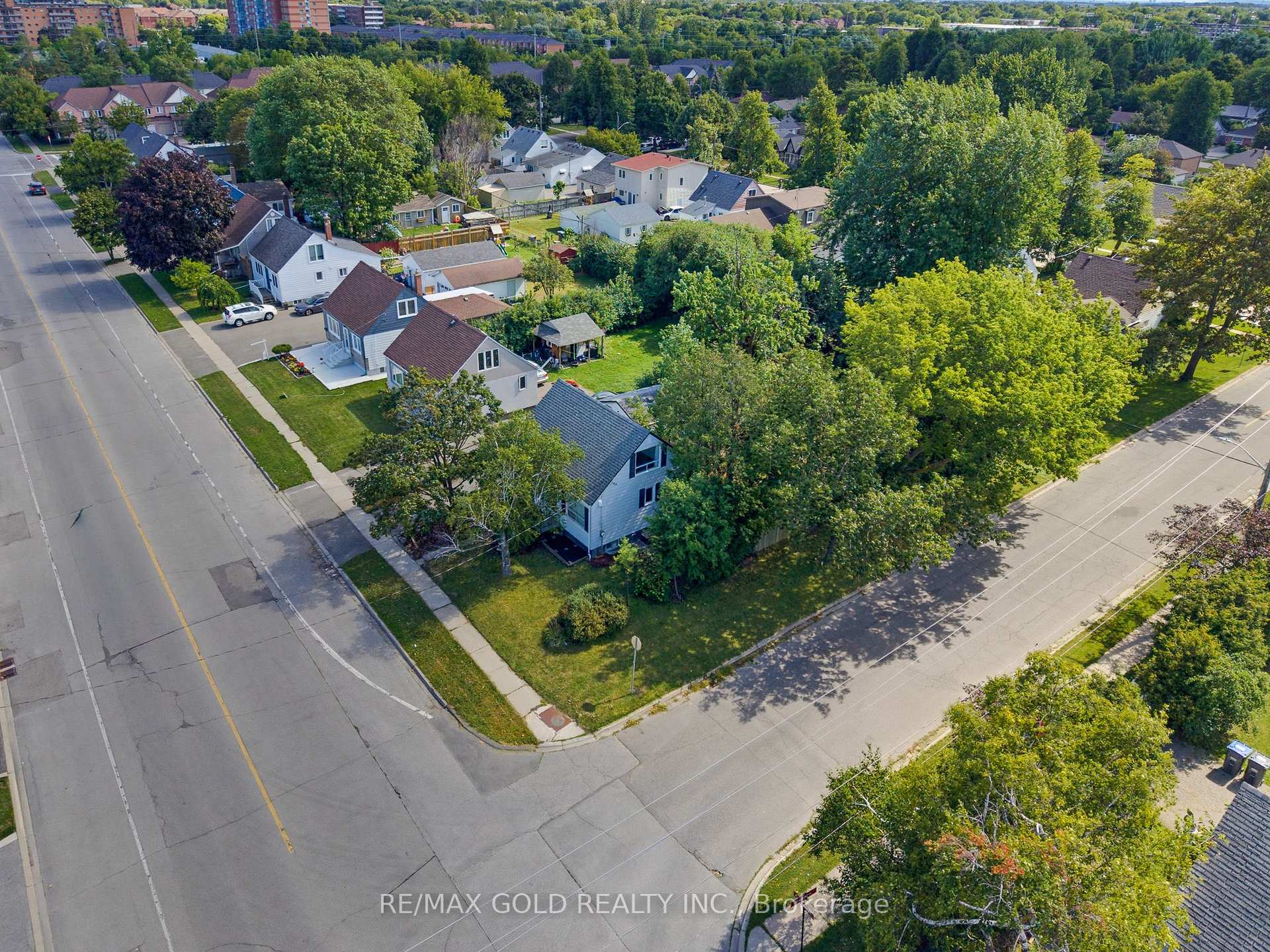 Photo 24 of 23 Pleasantview Avenue, Brampton, Brampton West — HOMEH