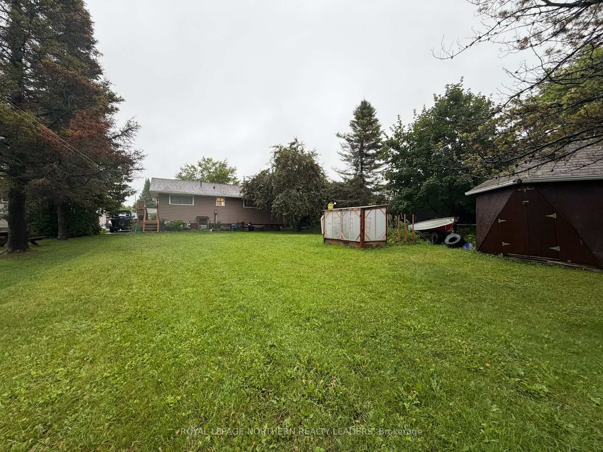 Photo 2 of 291 Fifteenth Avenue, Cochrane — HOMEH