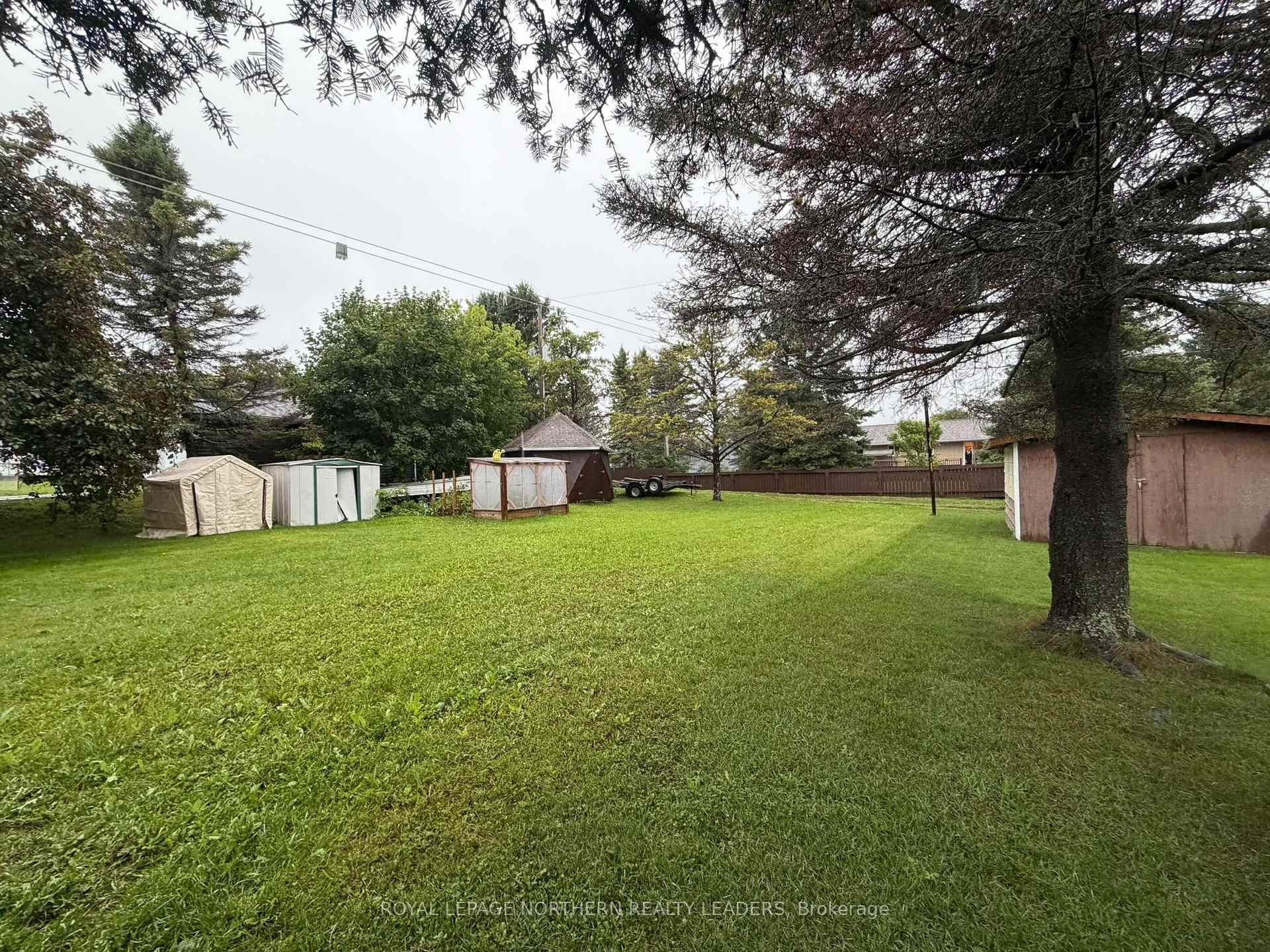 Photo 3 of 291 Fifteenth Avenue, Cochrane — HOMEH