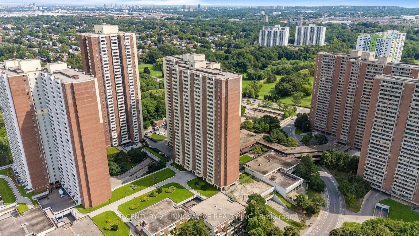 Photo 4 of Unit 609, 1 Massey Square, Toronto, Crescent Town — HOMEH