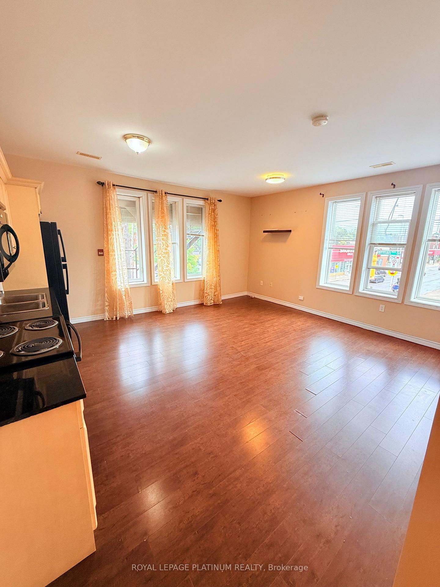Photo 9 of Unit 10, 120 Sherman Avenue S, Hamilton, St. Clair — HOMEH