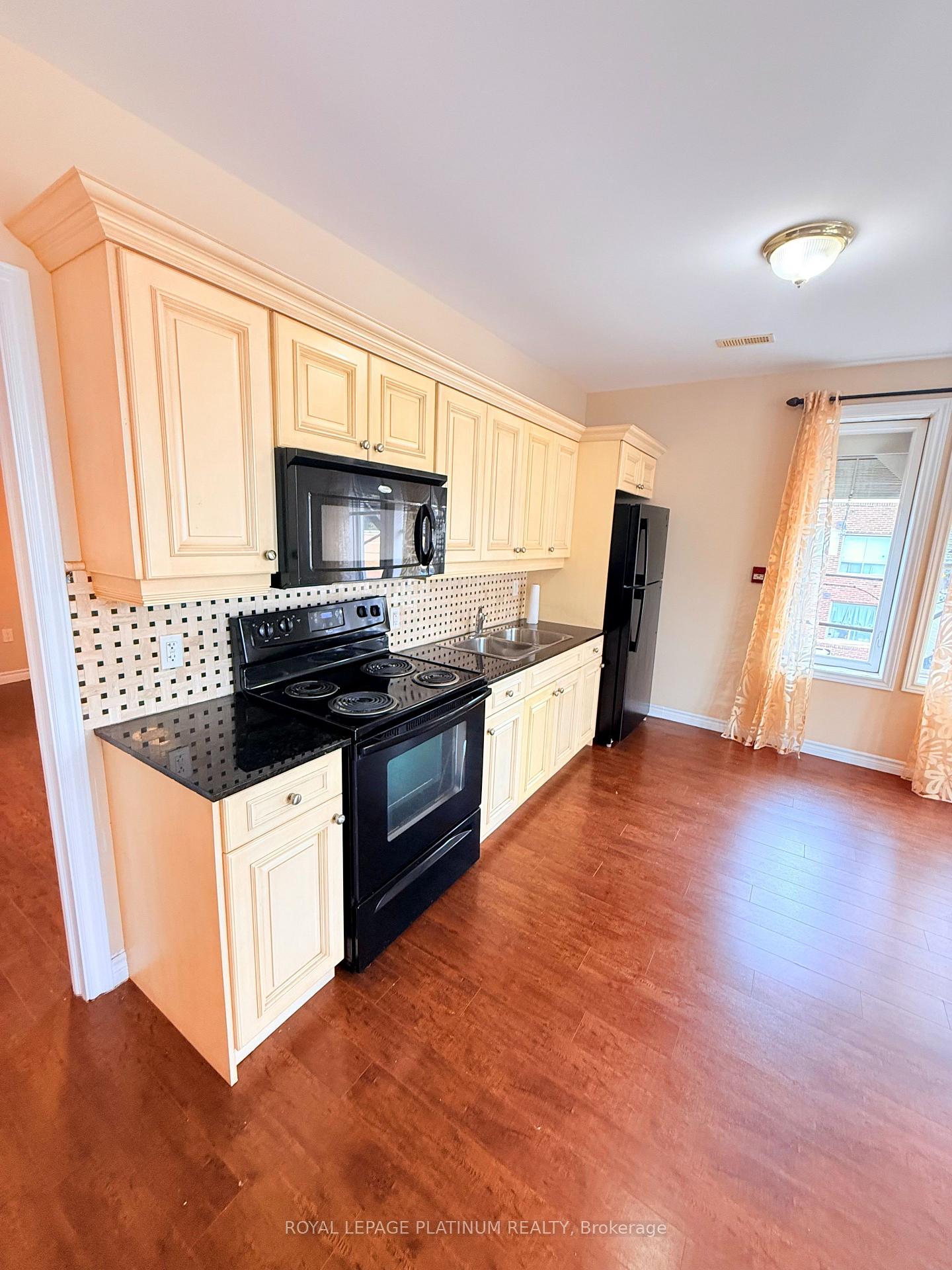 Photo 10 of Unit 10, 120 Sherman Avenue S, Hamilton, St. Clair — HOMEH