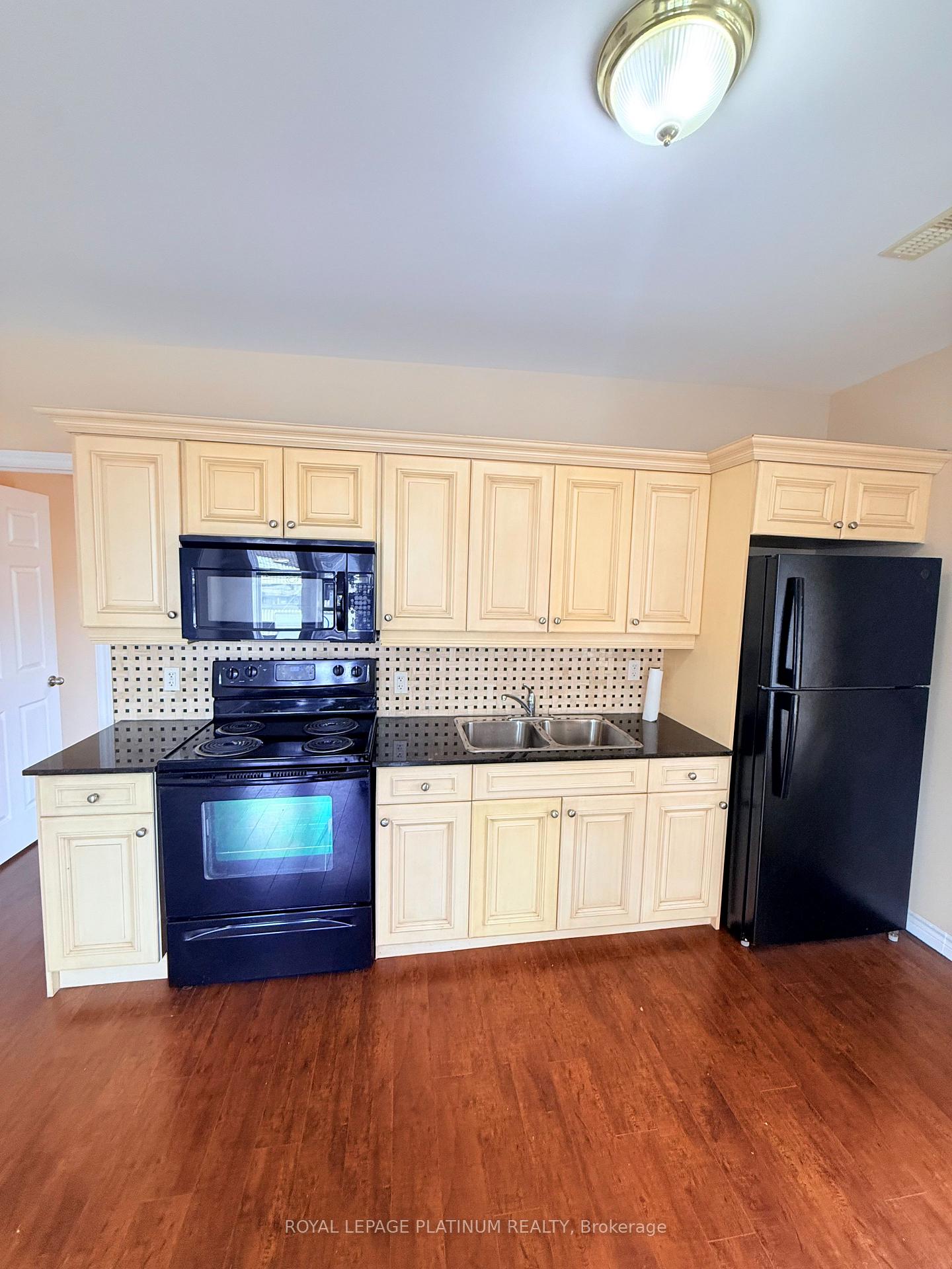 Photo 11 of Unit 10, 120 Sherman Avenue S, Hamilton, St. Clair — HOMEH