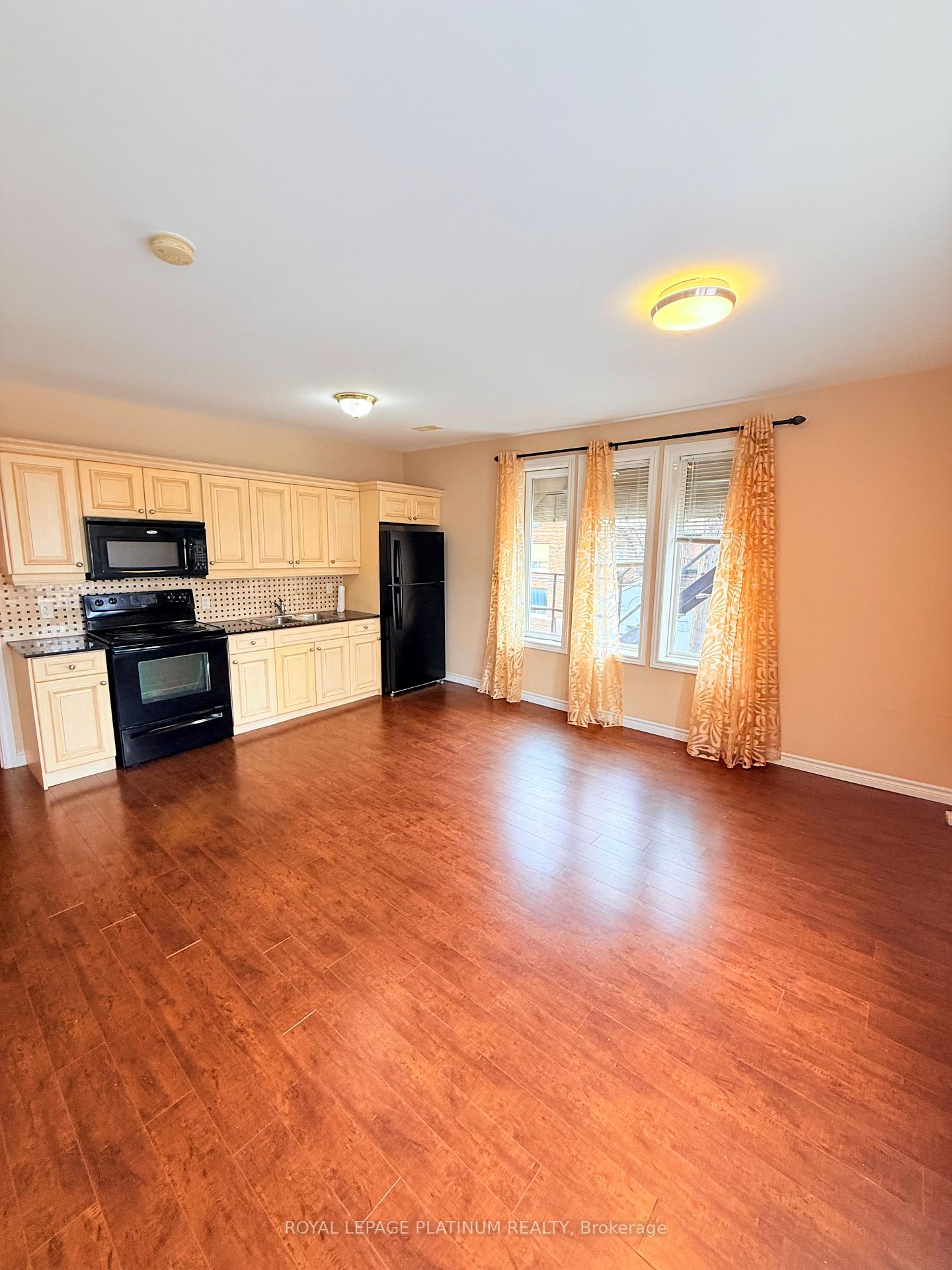 Photo 12 of Unit 10, 120 Sherman Avenue S, Hamilton, St. Clair — HOMEH