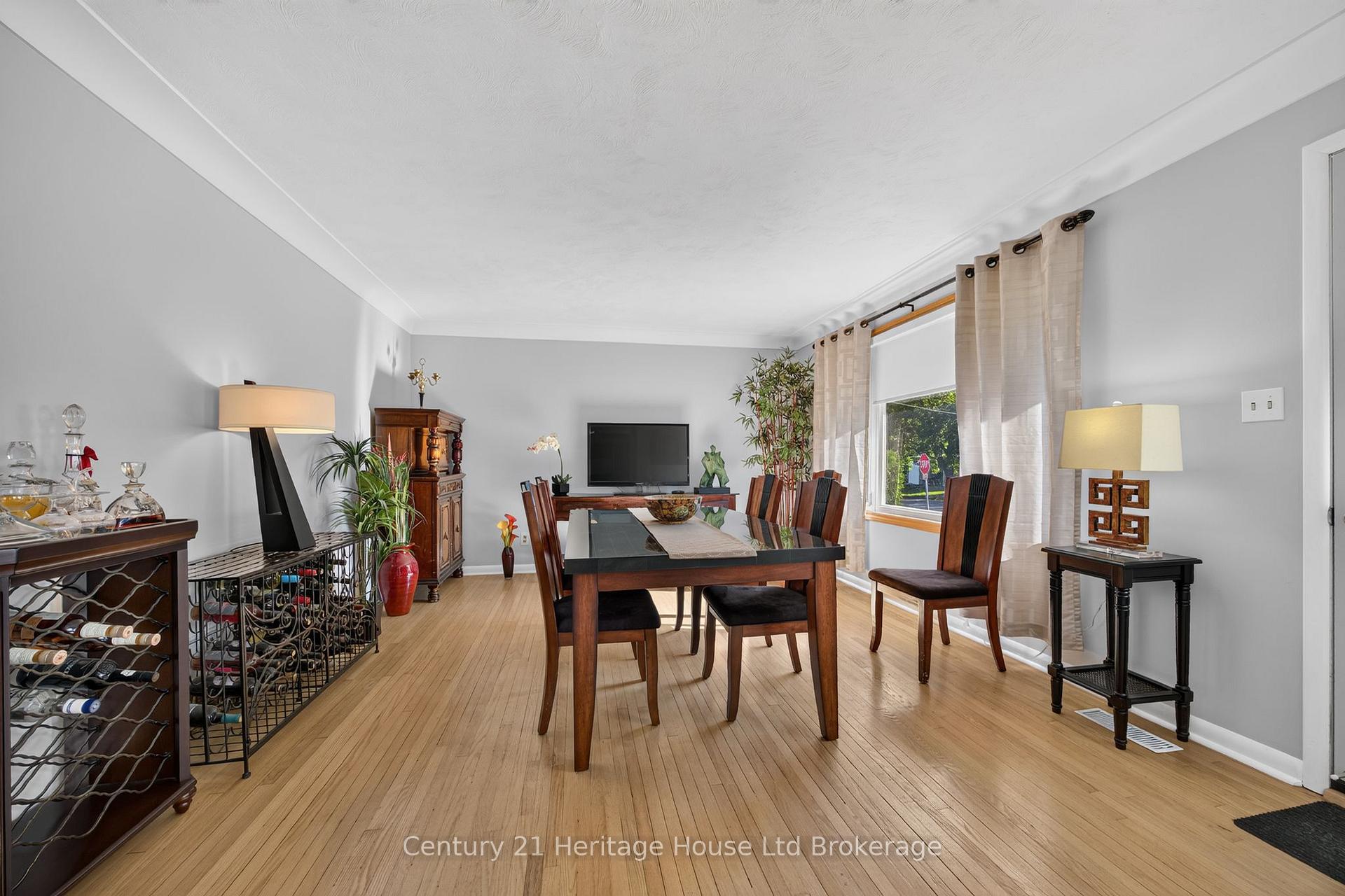 Photo 4 of 256 Markwell Street, Norfolk, Delhi — HOMEH