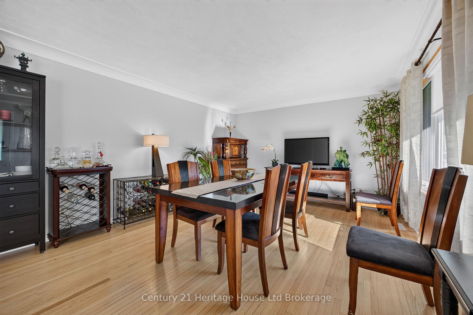 Photo 5 of 256 Markwell Street, Norfolk, Delhi — HOMEH