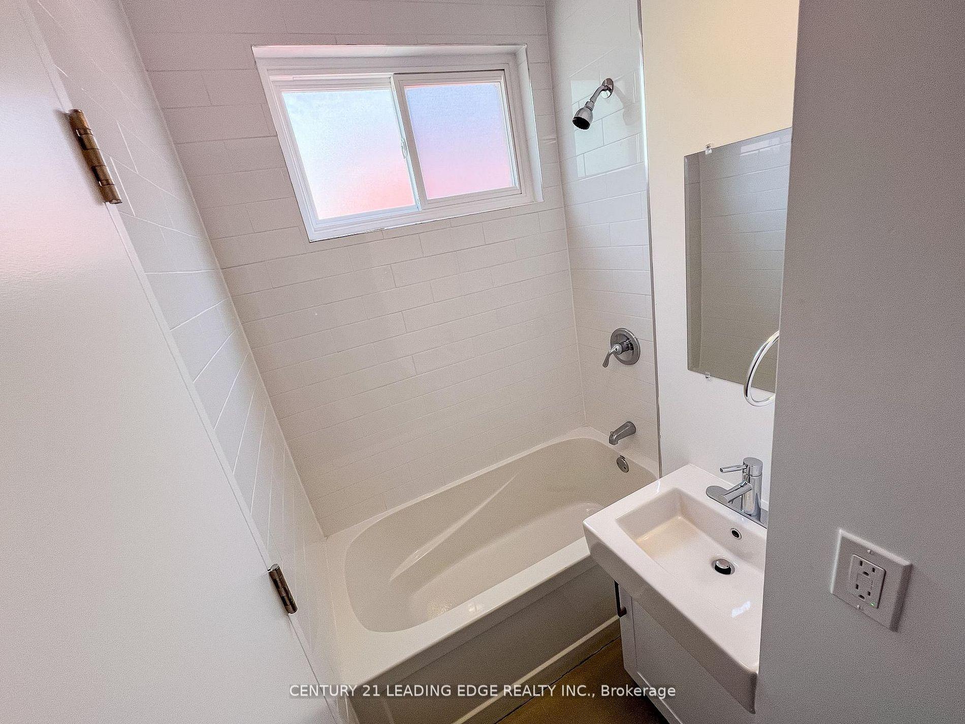 Photo 11 of Unit 3, 1 A Leonard Avenue, Toronto, Kensington-Chinatown — HOMEH