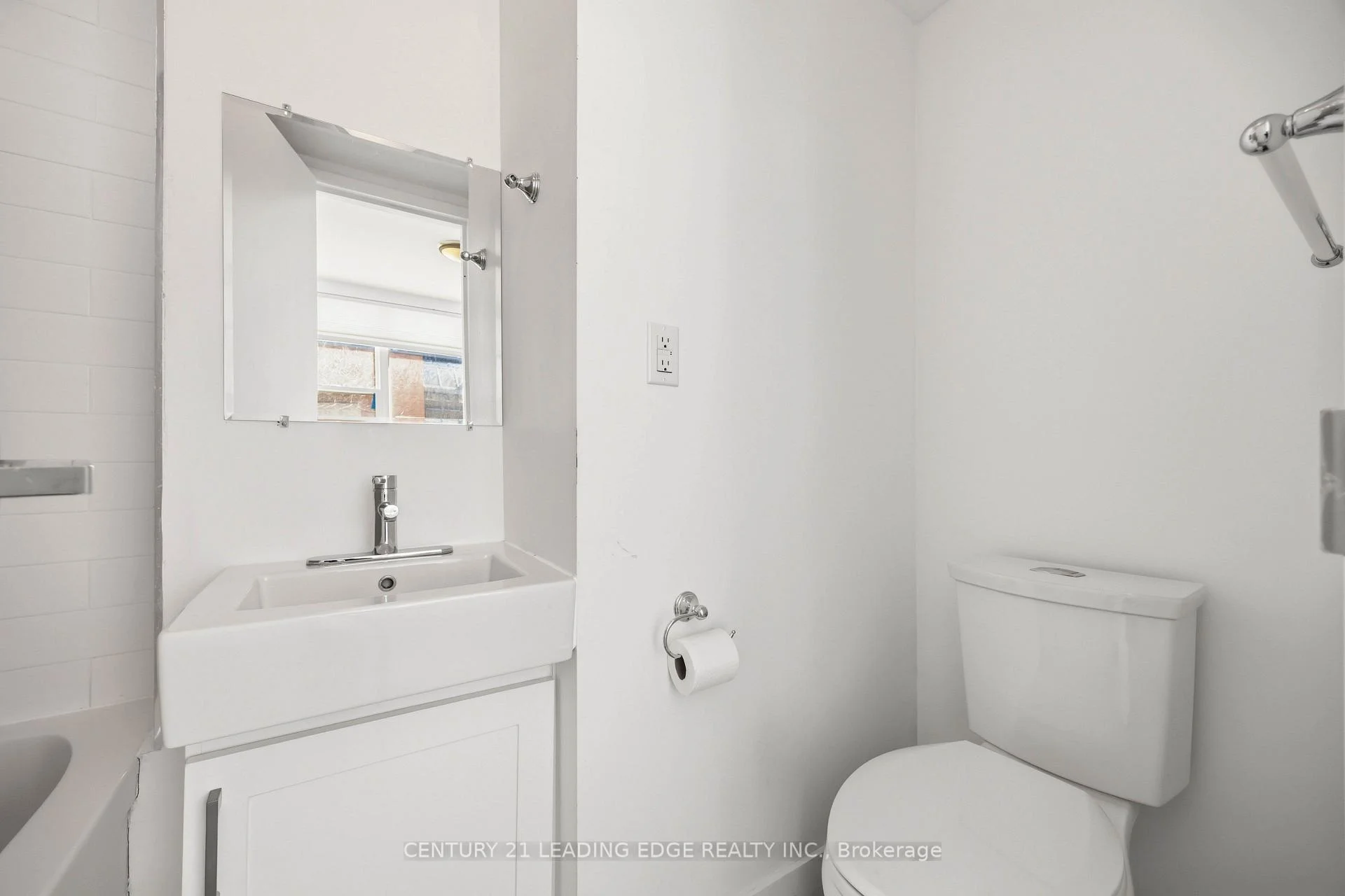 Photo 28 of Unit 3, 1 A Leonard Avenue, Toronto, Kensington-Chinatown — HOMEH