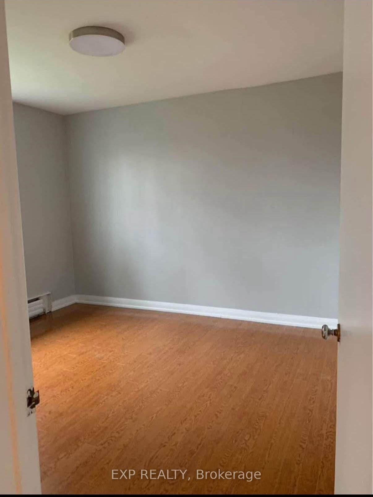 Photo 3 of Unit 3, 60 Maple Avenue S, Mississauga, Port Credit — HOMEH