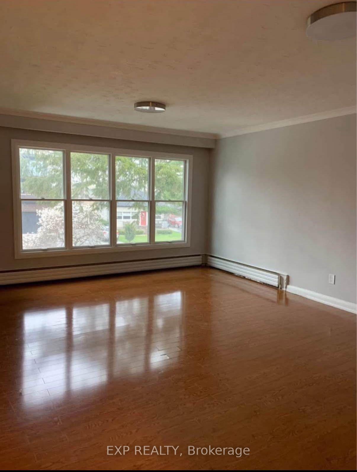 Photo 2 of Unit 3, 60 Maple Avenue S, Mississauga, Port Credit — HOMEH
