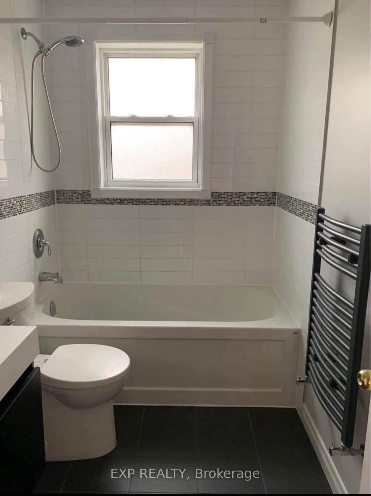 Photo 5 of Unit 3, 60 Maple Avenue S, Mississauga, Port Credit — HOMEH