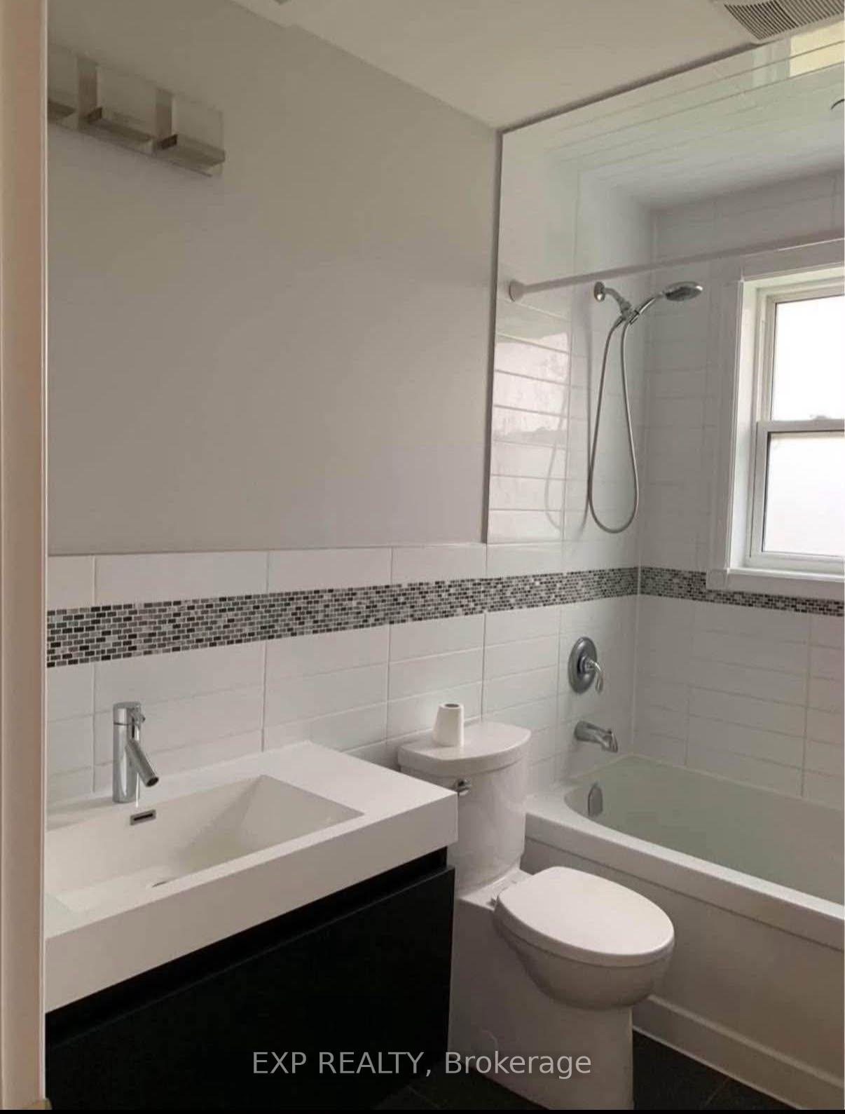 Photo 4 of Unit 3, 60 Maple Avenue S, Mississauga, Port Credit — HOMEH
