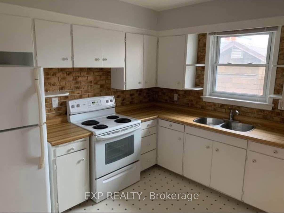 Photo 8 of Unit 3, 60 Maple Avenue S, Mississauga, Port Credit — HOMEH