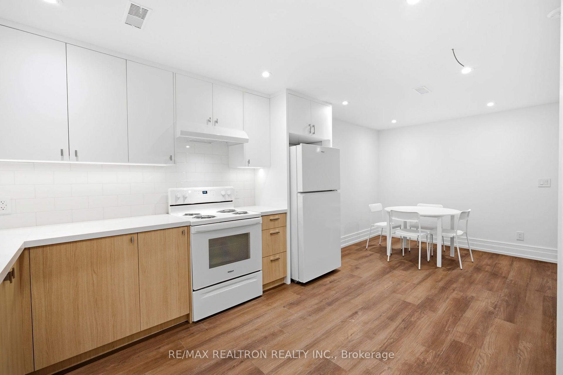 Photo 1 of Unit 1, 220 Hillhurst Boulevard, Toronto, Bedford Park-Nortown — HOMEH