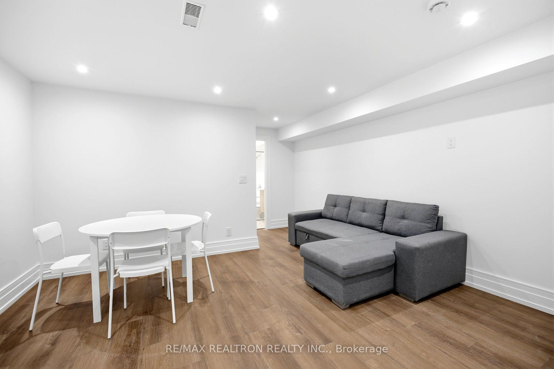 Photo 2 of Unit 1, 220 Hillhurst Boulevard, Toronto, Bedford Park-Nortown — HOMEH