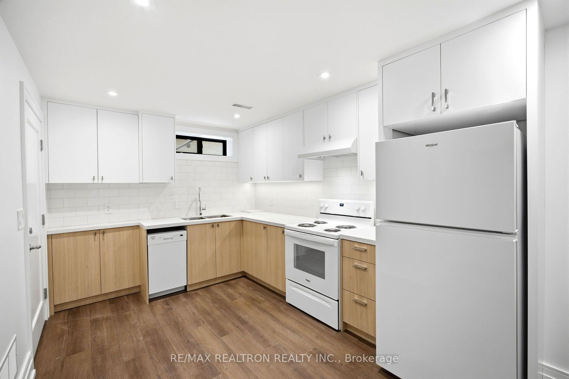 Photo 3 of Unit 1, 220 Hillhurst Boulevard, Toronto, Bedford Park-Nortown — HOMEH
