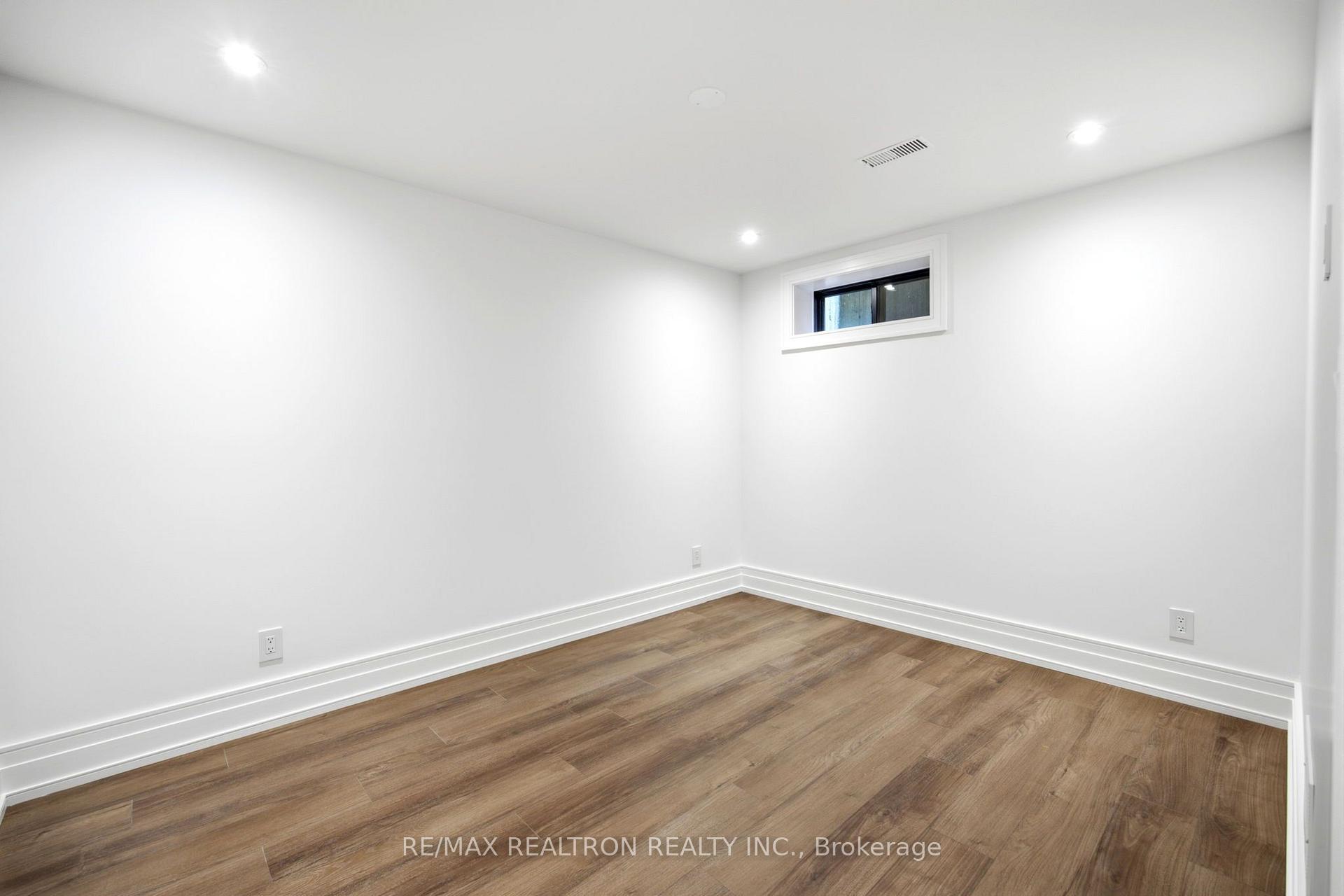 Photo 4 of Unit 1, 220 Hillhurst Boulevard, Toronto, Bedford Park-Nortown — HOMEH