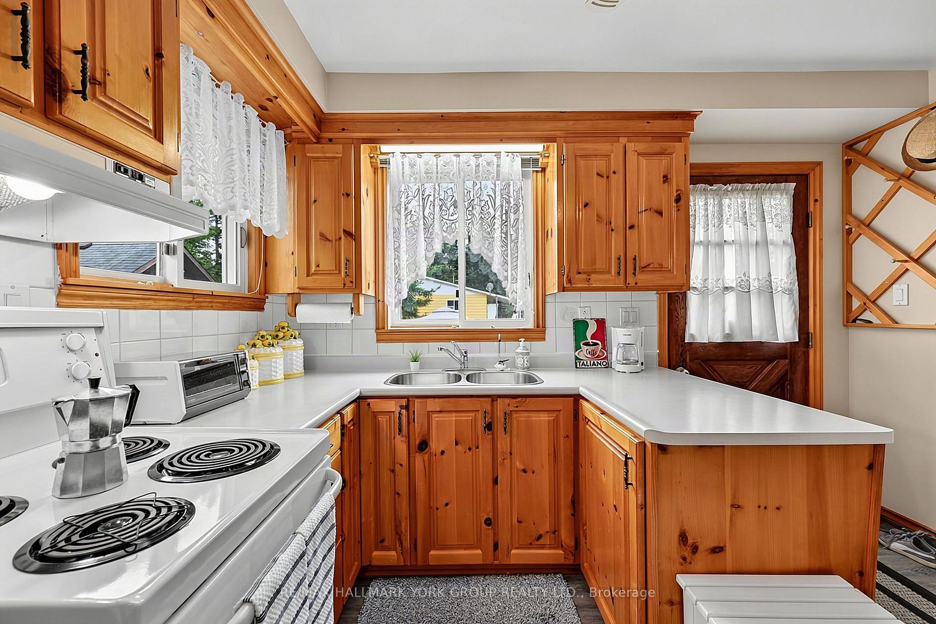 Photo 10 of 1085 River Road E, Wasaga Beach — HOMEH