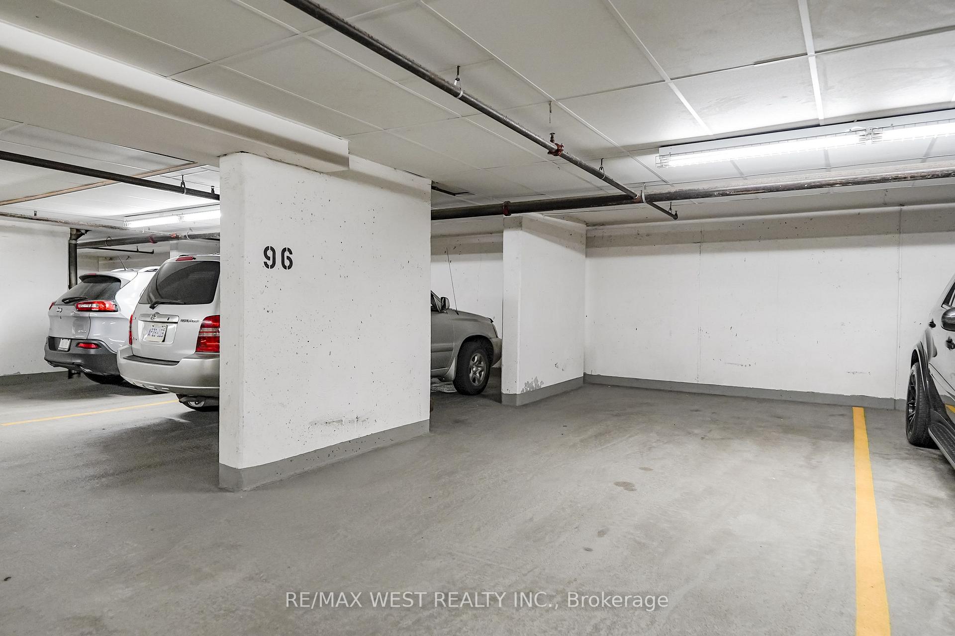 Photo 10 of Unit 414, 2506 Rutherford Road, Vaughan, Maple — HOMEH
