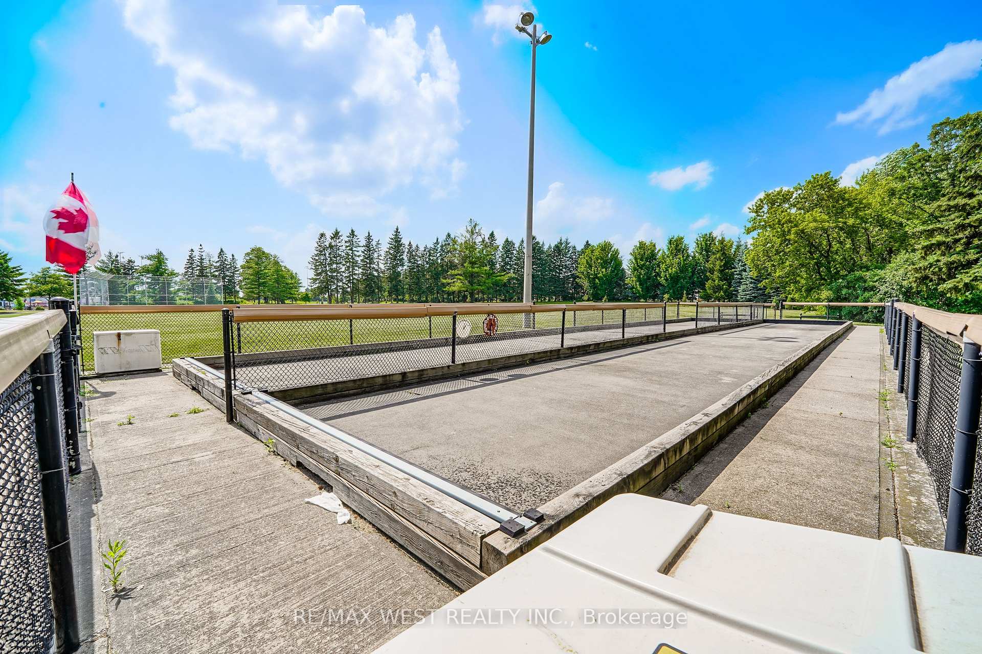 Photo 12 of Unit 414, 2506 Rutherford Road, Vaughan, Maple — HOMEH