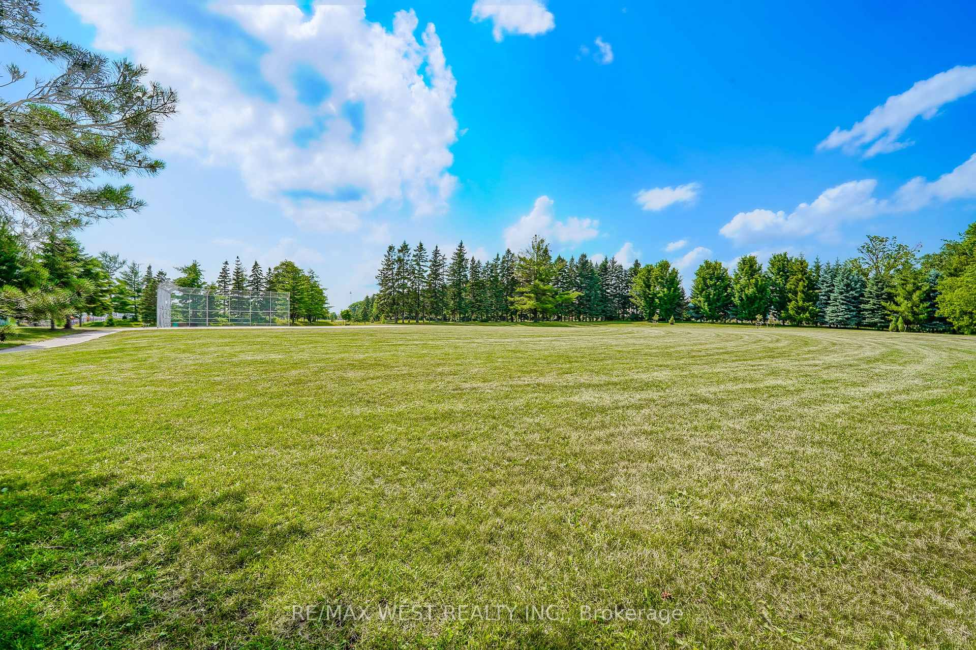 Photo 13 of Unit 414, 2506 Rutherford Road, Vaughan, Maple — HOMEH