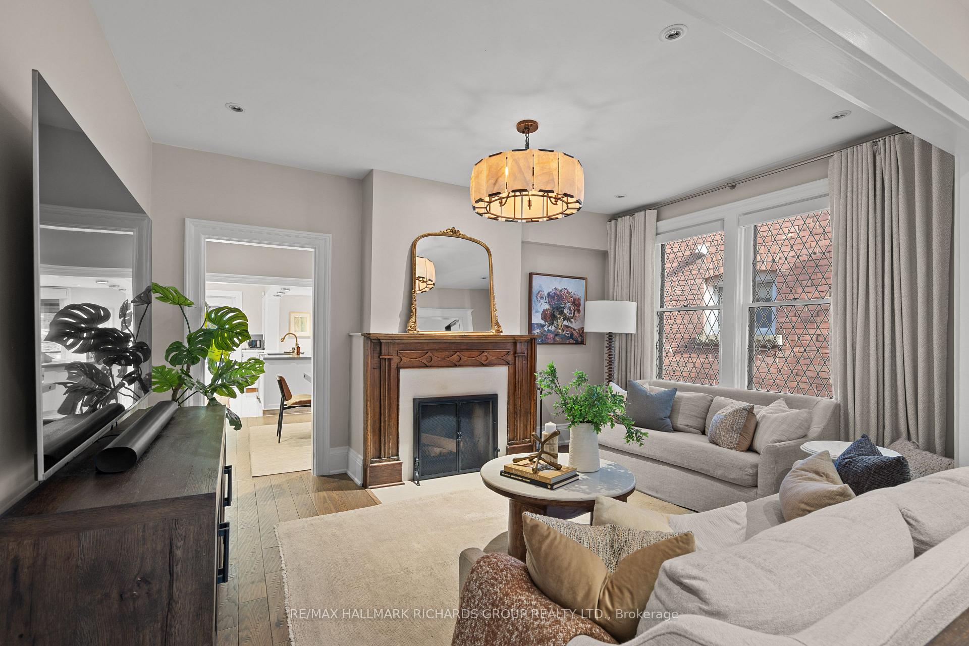 Photo 3 of 49 Lee Avenue, Toronto, The Beaches — HOMEH
