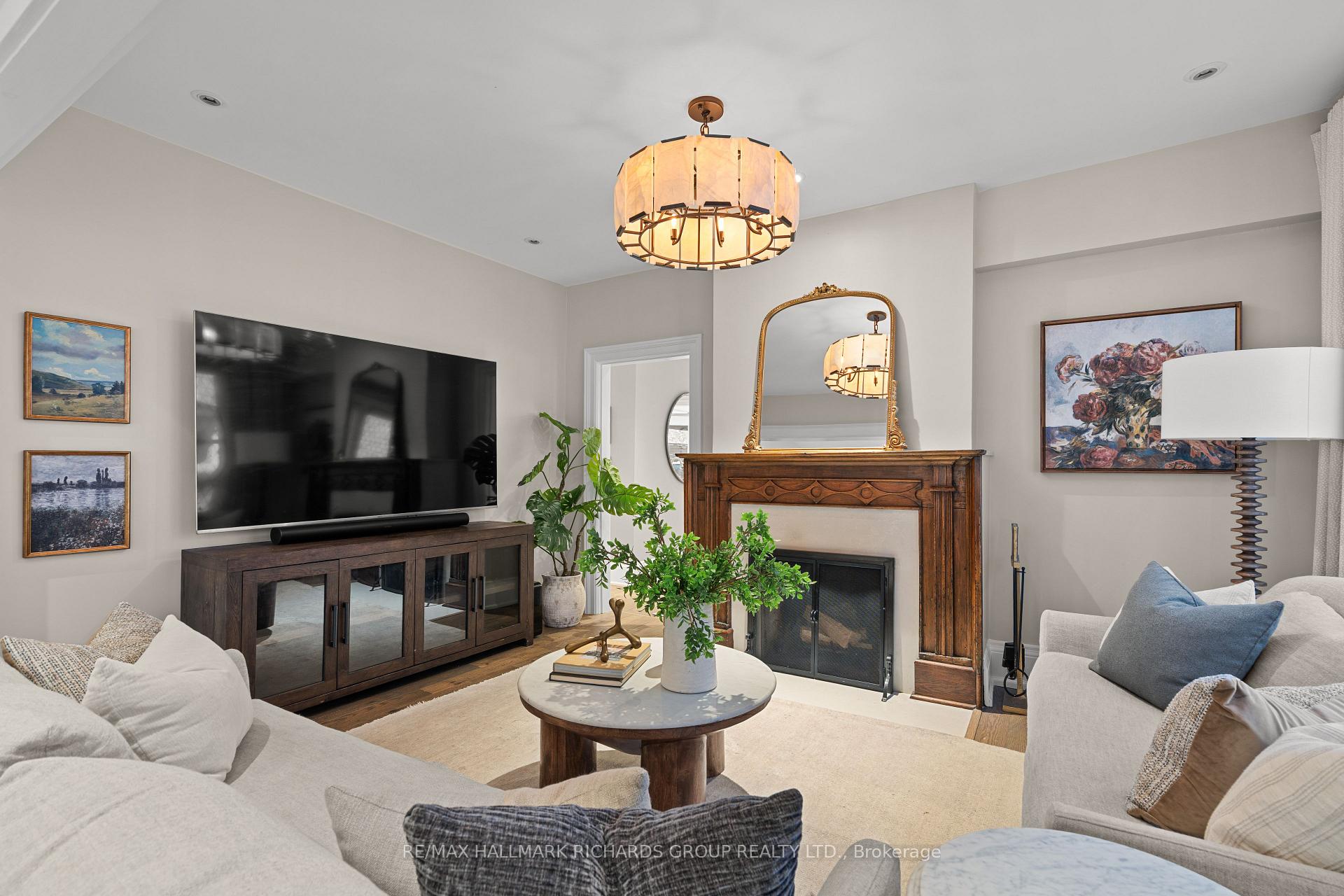 Photo 4 of 49 Lee Avenue, Toronto, The Beaches — HOMEH