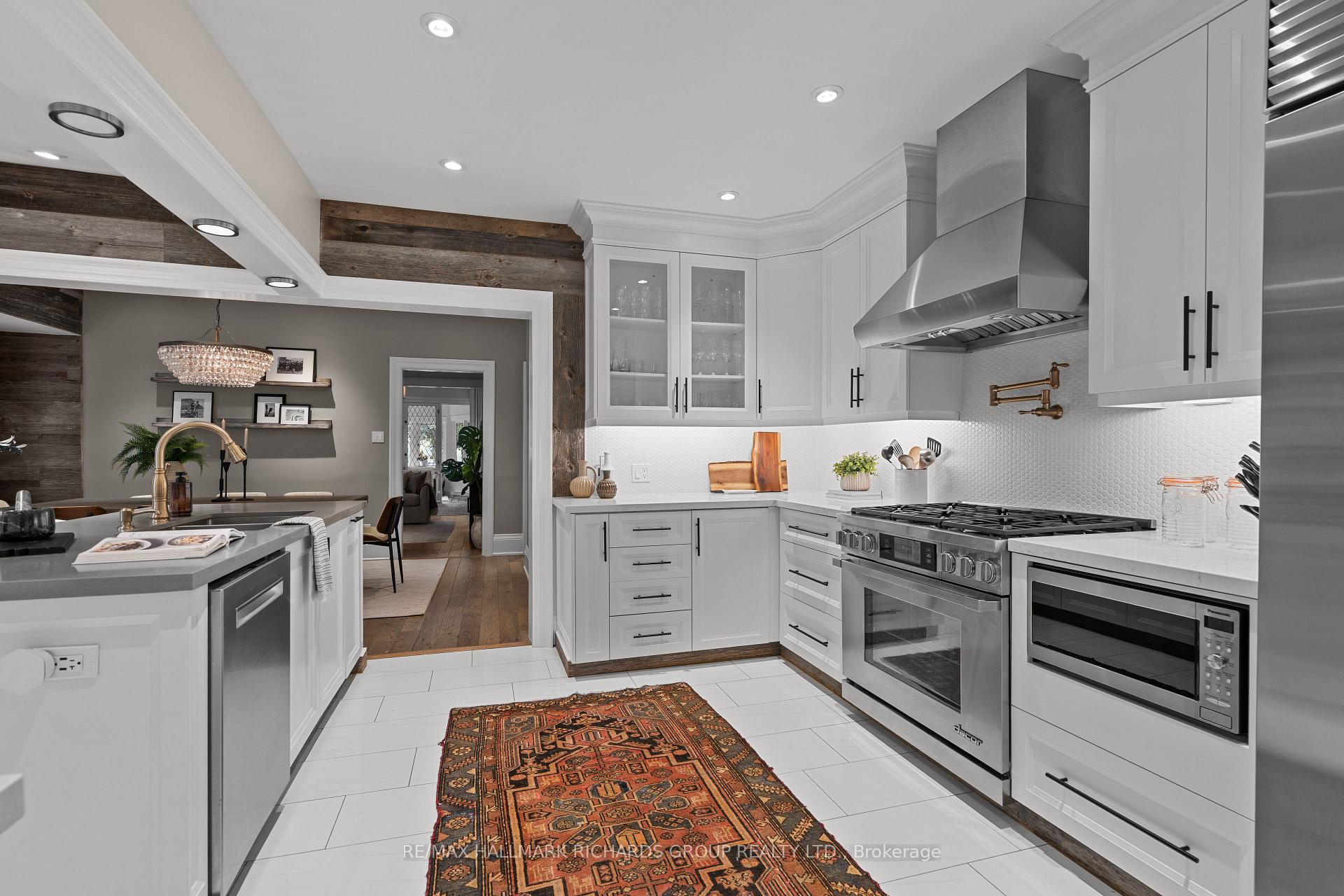 Photo 10 of 49 Lee Avenue, Toronto, The Beaches — HOMEH