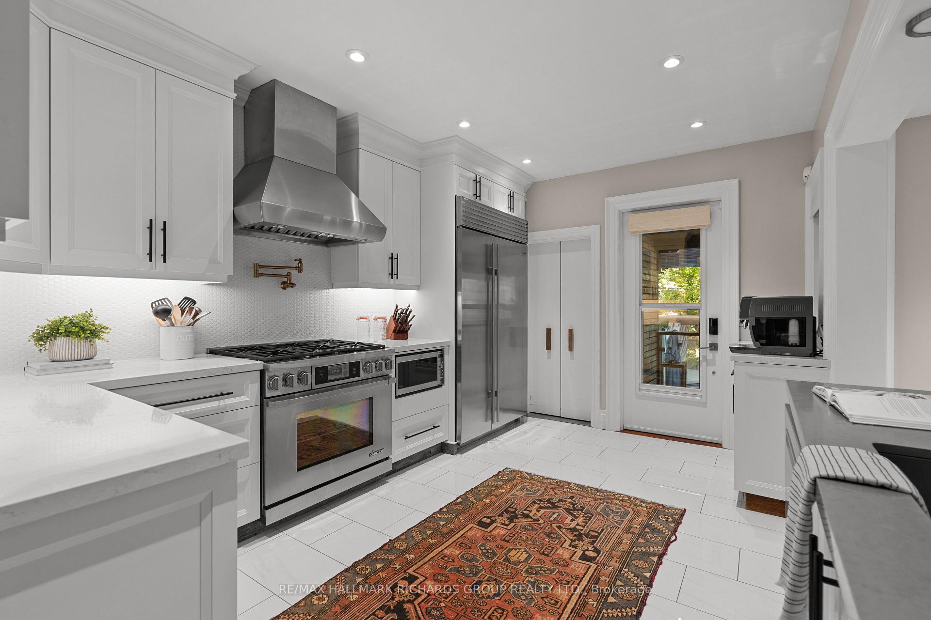 Photo 12 of 49 Lee Avenue, Toronto, The Beaches — HOMEH