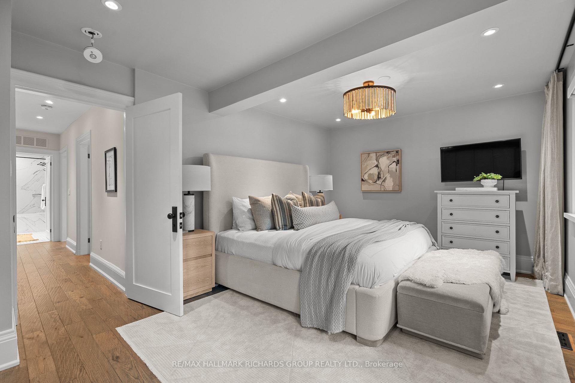 Photo 14 of 49 Lee Avenue, Toronto, The Beaches — HOMEH