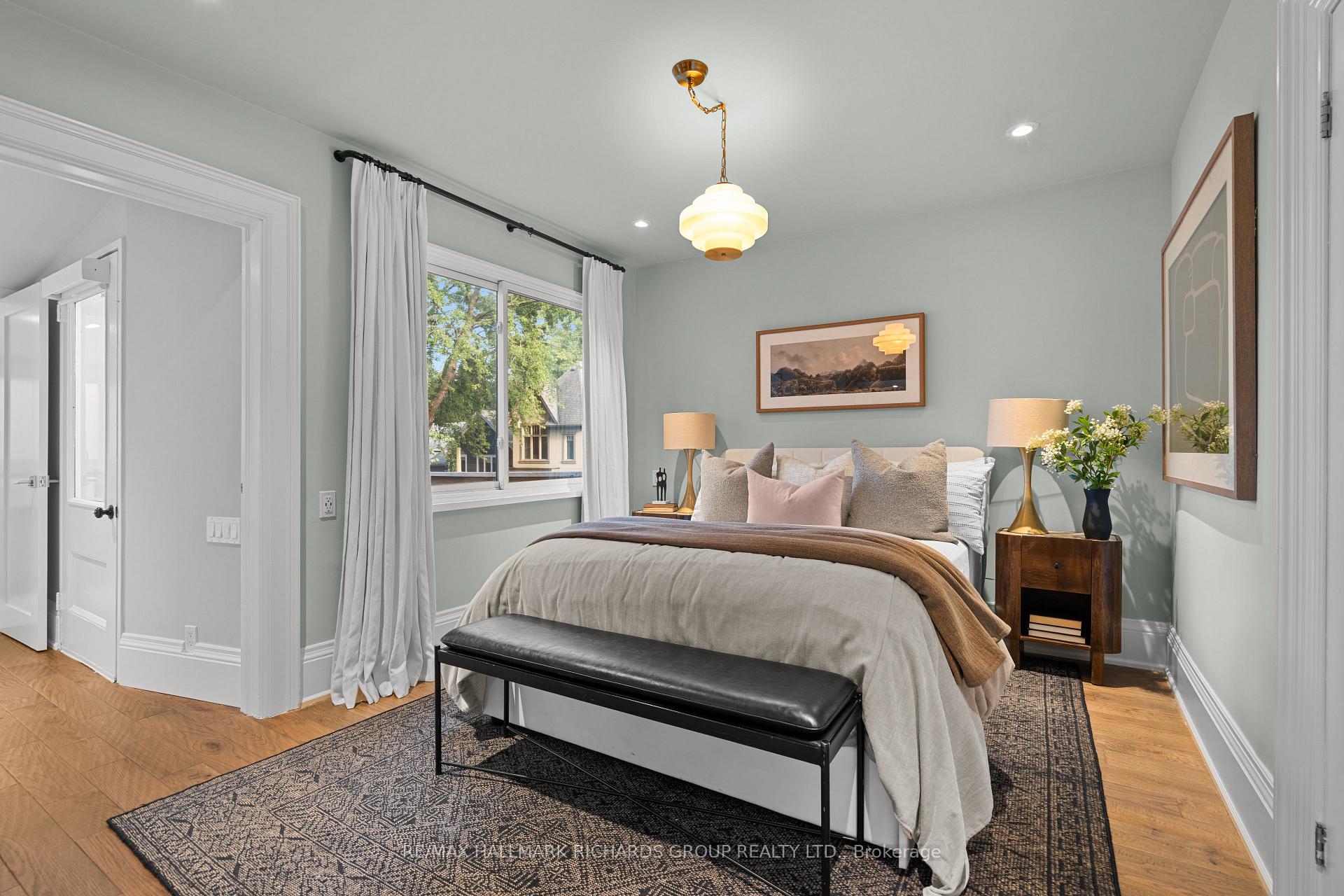 Photo 15 of 49 Lee Avenue, Toronto, The Beaches — HOMEH