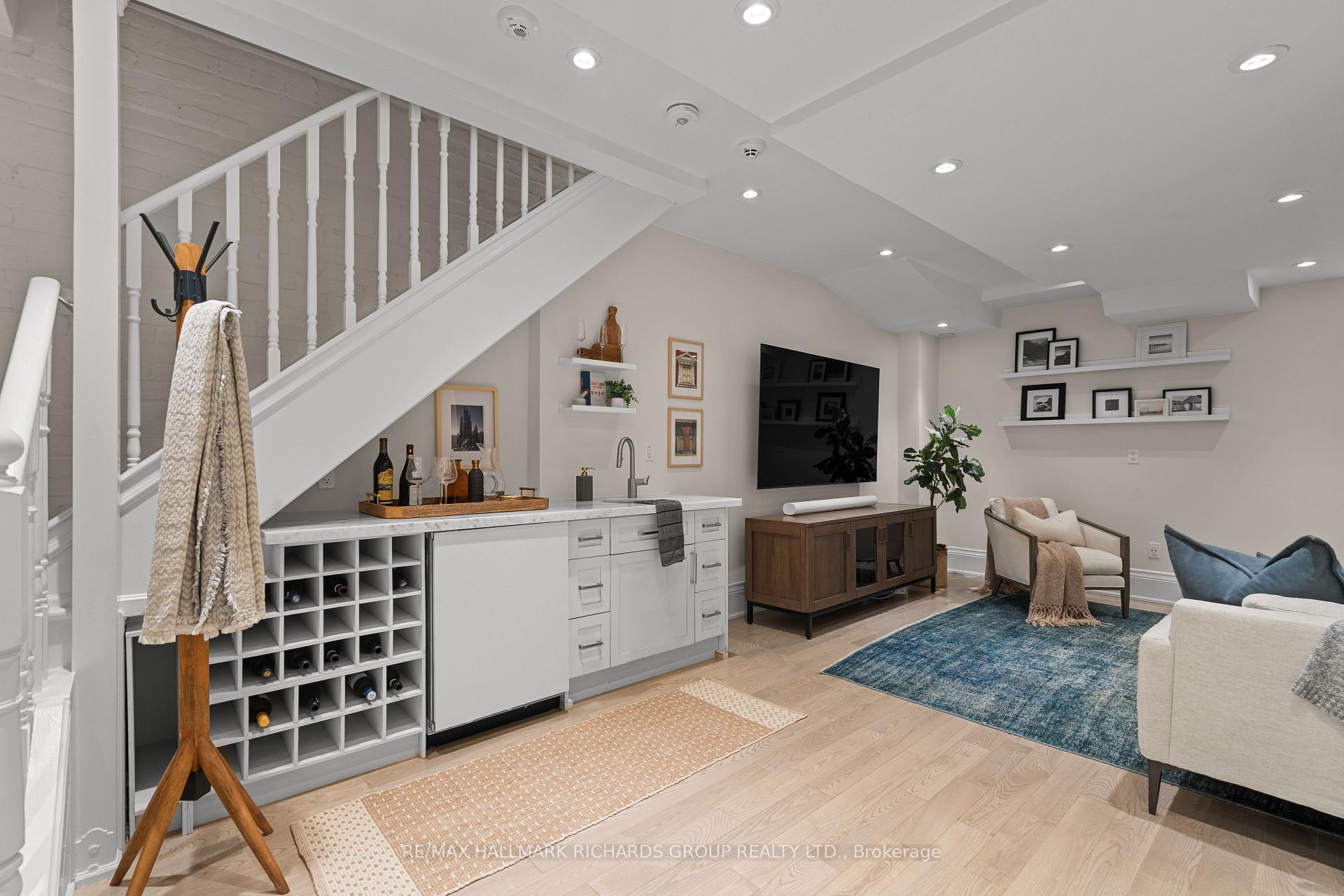 Photo 23 of 49 Lee Avenue, Toronto, The Beaches — HOMEH